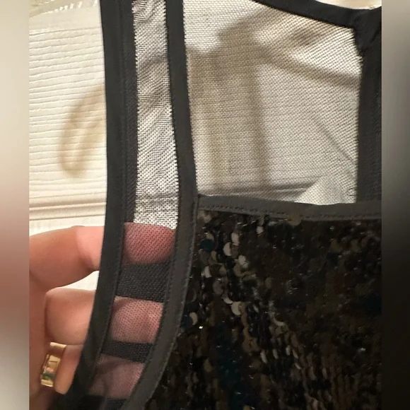 NWT Forever 21 Cropped Mesh & Sequin Tank Size Small - Picture 5 of 8